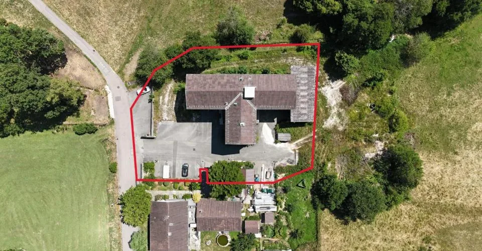 À vendre à Reconvilier immeuble artisanal de 1'045 m² à rénover