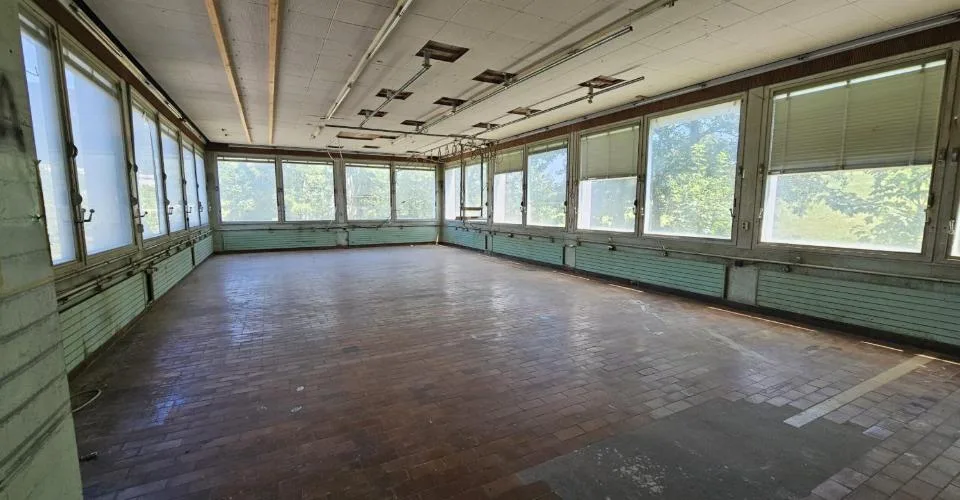À vendre à Reconvilier immeuble artisanal de 1'045 m² à rénover