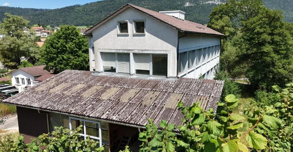 À vendre à Reconvilier immeuble artisanal de 1'045 m² à rénover