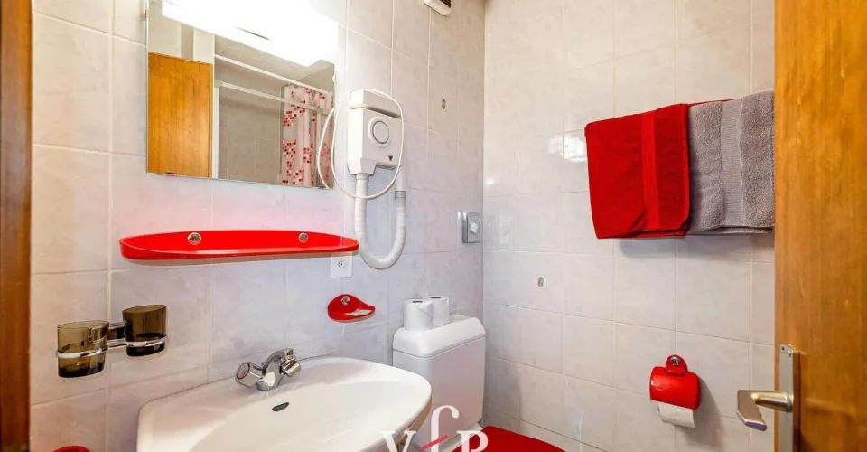 HOTEL FAMILIAL A VENDRE SUR LA ROUTE DU GRAND-ST-BERNARD
