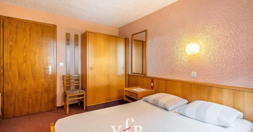 HOTEL FAMILIAL A VENDRE SUR LA ROUTE DU GRAND-ST-BERNARD