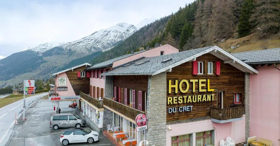 HOTEL FAMILIAL A VENDRE SUR LA ROUTE DU GRAND-ST-BERNARD