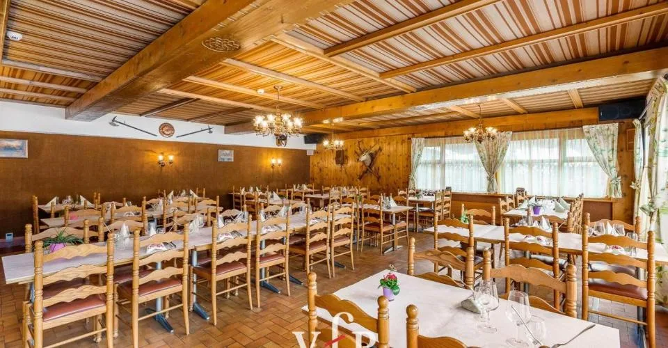 HOTEL FAMILIAL A VENDRE SUR LA ROUTE DU GRAND-ST-BERNARD