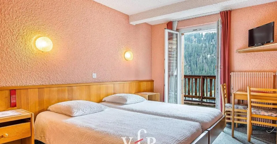 HOTEL FAMILIAL A VENDRE SUR LA ROUTE DU GRAND-ST-BERNARD