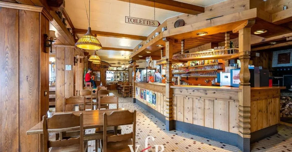 HOTEL FAMILIAL A VENDRE SUR LA ROUTE DU GRAND-ST-BERNARD