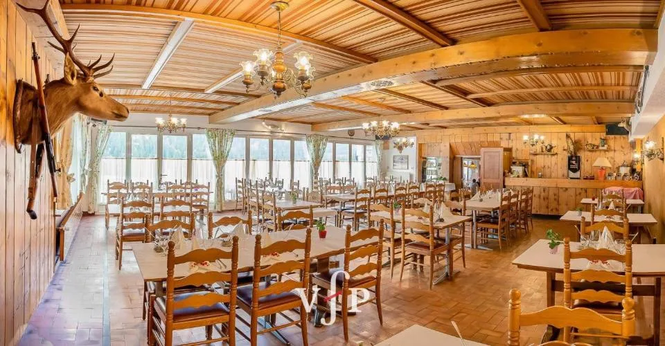HOTEL FAMILIAL A VENDRE SUR LA ROUTE DU GRAND-ST-BERNARD