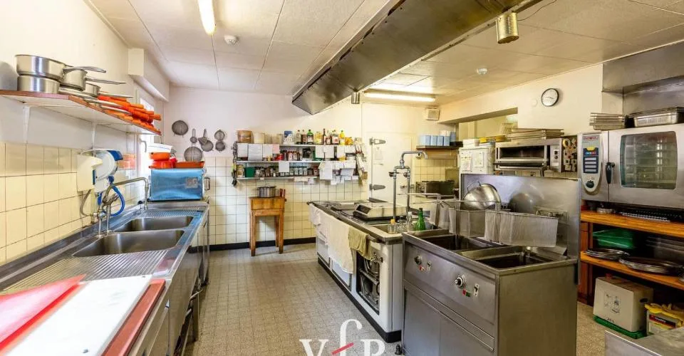 HOTEL FAMILIAL A VENDRE SUR LA ROUTE DU GRAND-ST-BERNARD