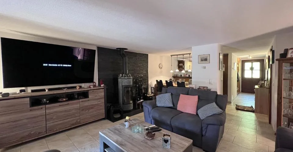 Maison mitoyenne de 5.5 pièces avec garage privé – photo 3 of 13
