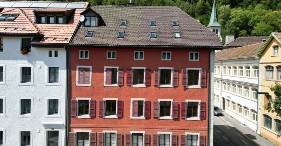 St-Imier, immeuble de 5 appartements et 4 garages – foto 2 di 11