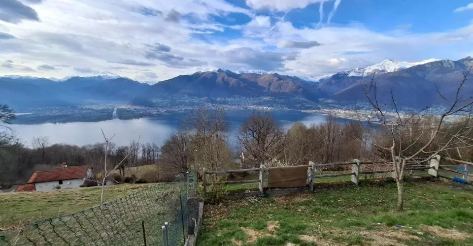 Casa unifamiliare con 4 locali e splendida vista panoramica sul Lago Verbano
