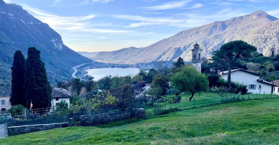 Terreno edificabile con vista lago in vendita