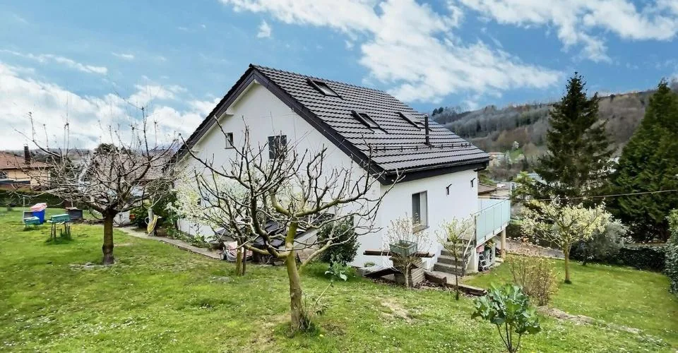 Maison individuelle avec disponible aménagé et entrée indépendante
