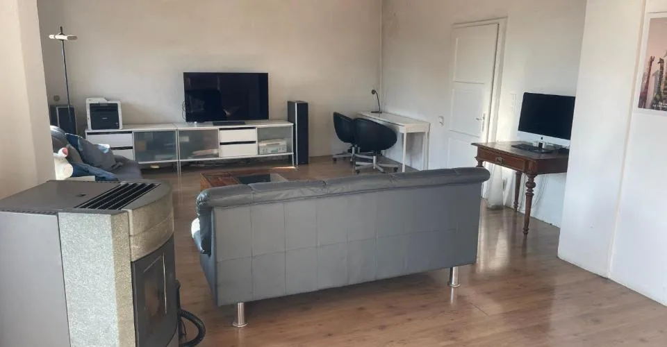 Elegante casa indipendente di 6 locali con balcone a Mendrisio