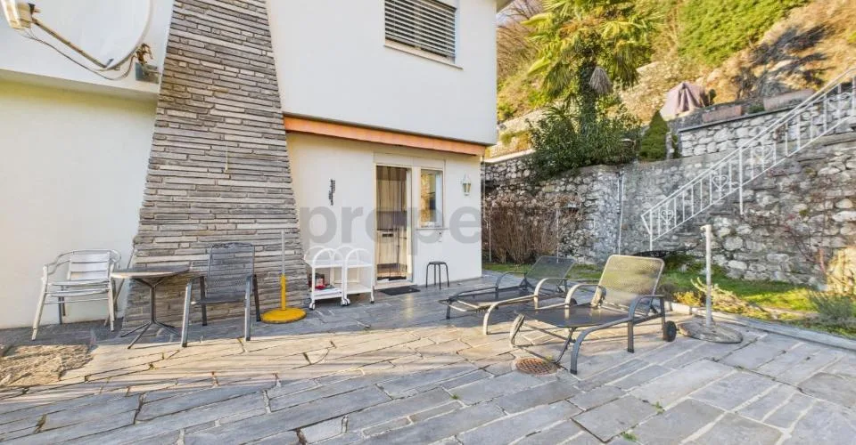 Geräumige 5.5-Zimmer-Villa mit großem Garten und offenem Blick in Caslano