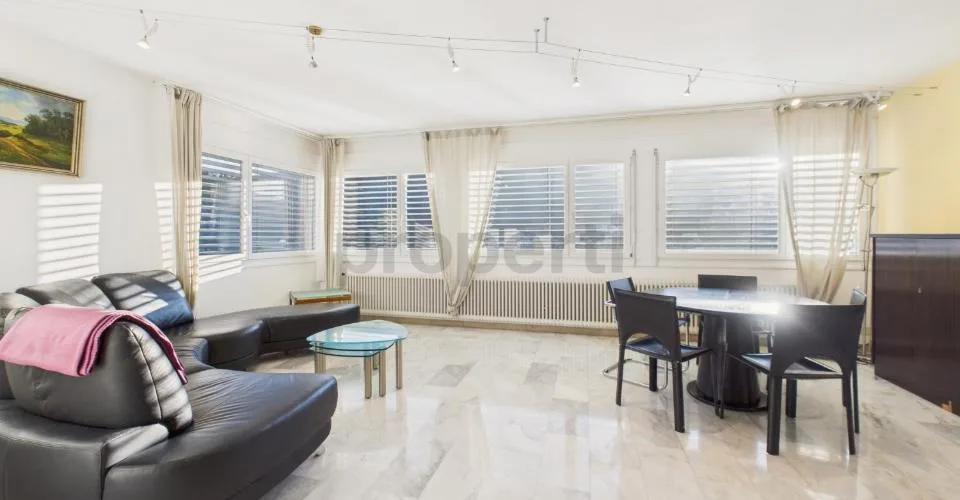 Geräumige 5.5-Zimmer-Villa mit großem Garten und offenem Blick in Caslano