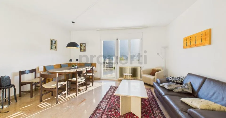 Geräumige 5.5-Zimmer-Villa mit großem Garten und offenem Blick in Caslano