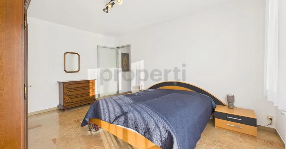 Geräumige 5.5-Zimmer-Villa mit großem Garten und offenem Blick in Caslano