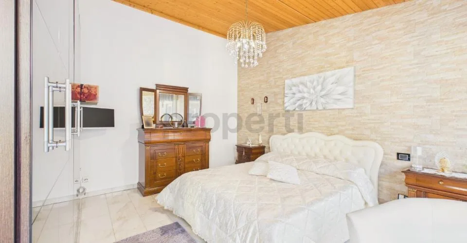 Elegante casa indipendente 5.5 locali con Patio, a Lodrino - Riviera