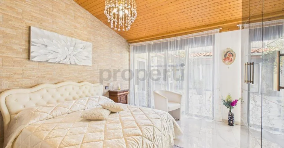 Elegante casa indipendente 5.5 locali con Patio, a Lodrino - Riviera