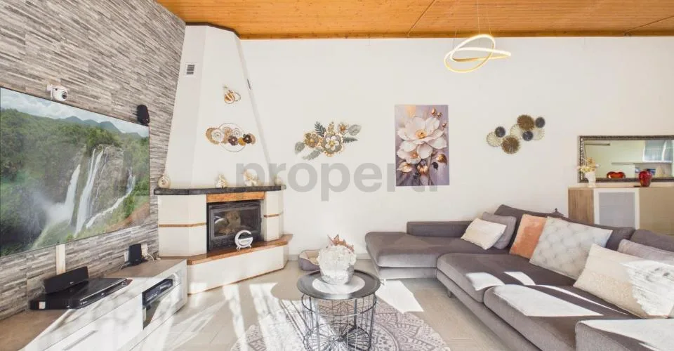 Elegante casa indipendente 5.5 locali con Patio, a Lodrino - Riviera