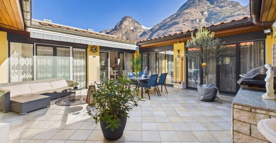 Elegante casa indipendente 5.5 locali con Patio, a Lodrino - Riviera