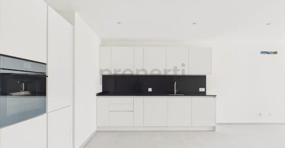 Moderne 2.5-Zimmer-Wohnung mit Keller und Parkplatz, Biasca