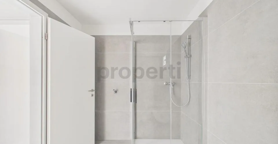 Moderne 2.5-Zimmer-Wohnung mit Keller und Parkplatz, Biasca