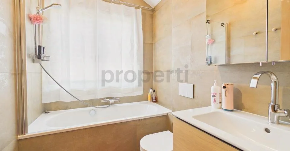 Modern 5.5 room semi-detached house with parking, Lens