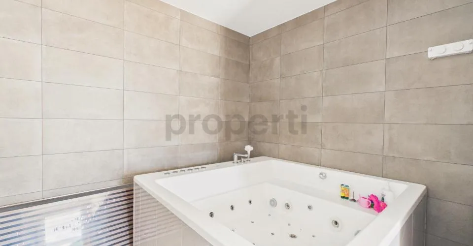 Modern 5.5 room semi-detached house with parking, Lens