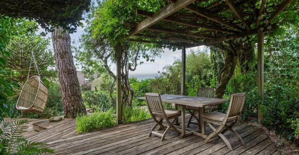 Lieu insaisissable, jardin libre, ici la nature reprend ses droits