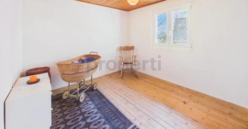 Casa unifamiliare con torba, giardino,vista panoramica RESIDENZA PRIMARIA E SECONDARIA IN VAL CALANCA