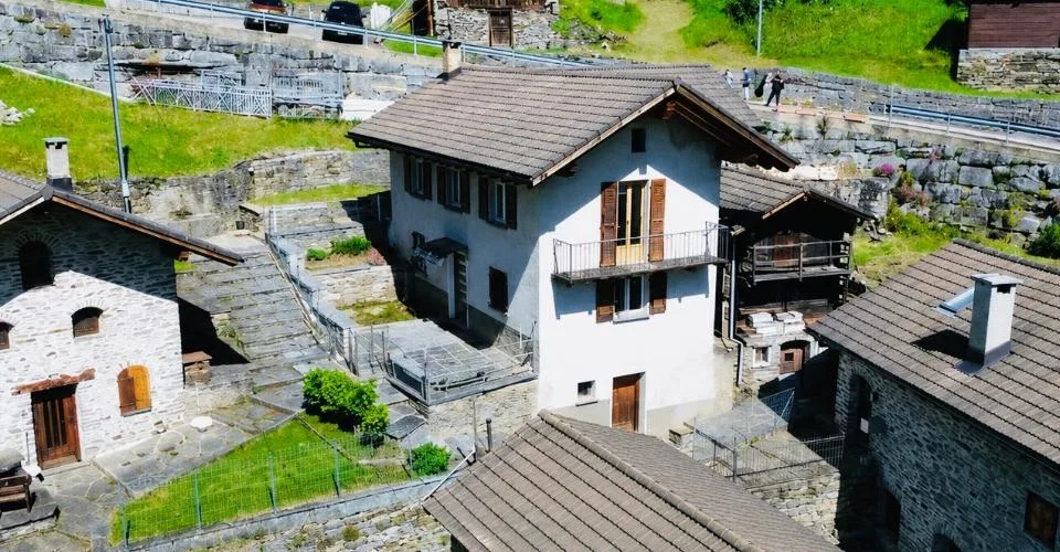 Casa unifamiliare con torba, giardino,vista panoramica RESIDENZA PRIMARIA E SECONDARIA IN VAL CALANCA