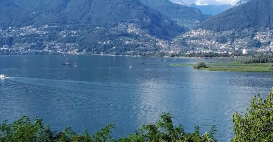 Terreno edificabile con vista panoramica sul Lago Maggiore e sulle montagne
