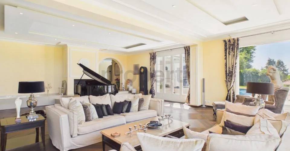 Villa Exclusivité avec Piscine Grandiose et Vue Panoramique Incomparable