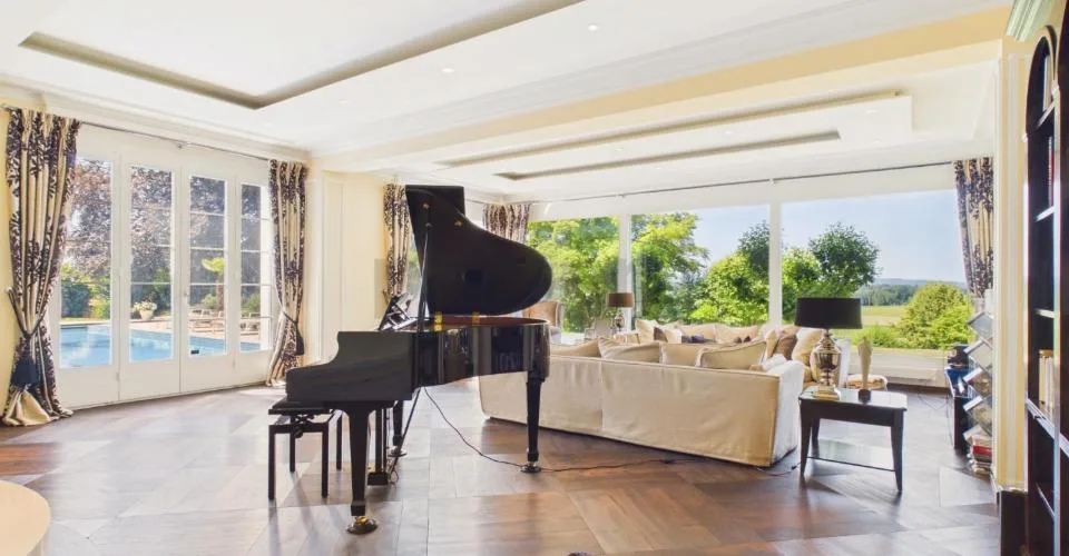 Exklusive Villa mit grandiosem Pool und unverbaubarem Panoramablick