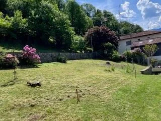 Vista panoramica spettacolare, ampia area verde e allacciamenti già presenti