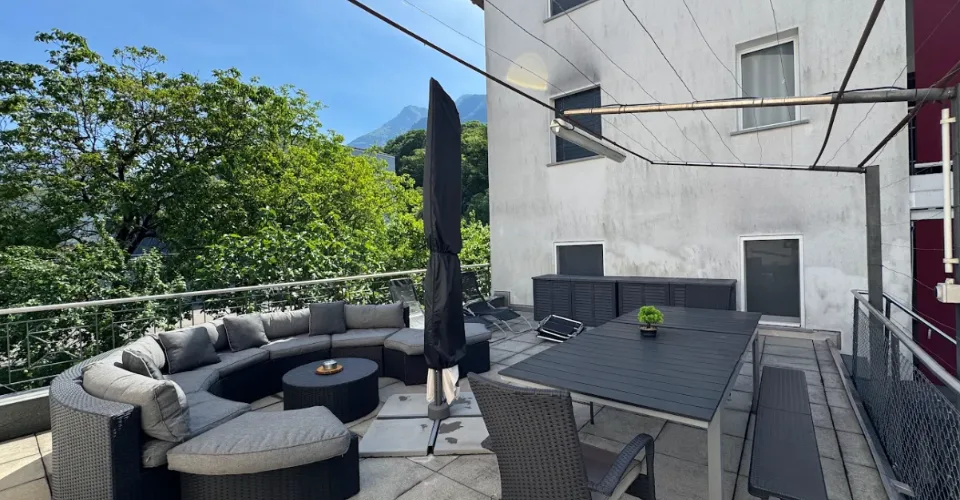 Großer privater Garten, exklusiver Pool und moderner Komfort im Erdgeschoss