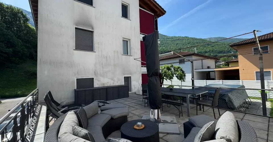 Großer privater Garten, exklusiver Pool und moderner Komfort im Erdgeschoss
