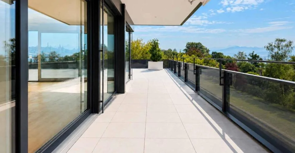 UNIQUE ! Attique neuf de 5.5 pièces bénéficiant d'un rooftop terrasse – photo 9 of 13