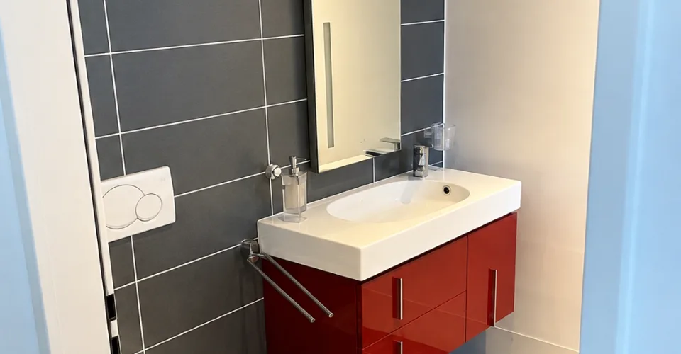 BEL ET GRAND APPARTEMENT EN ATTIQUE