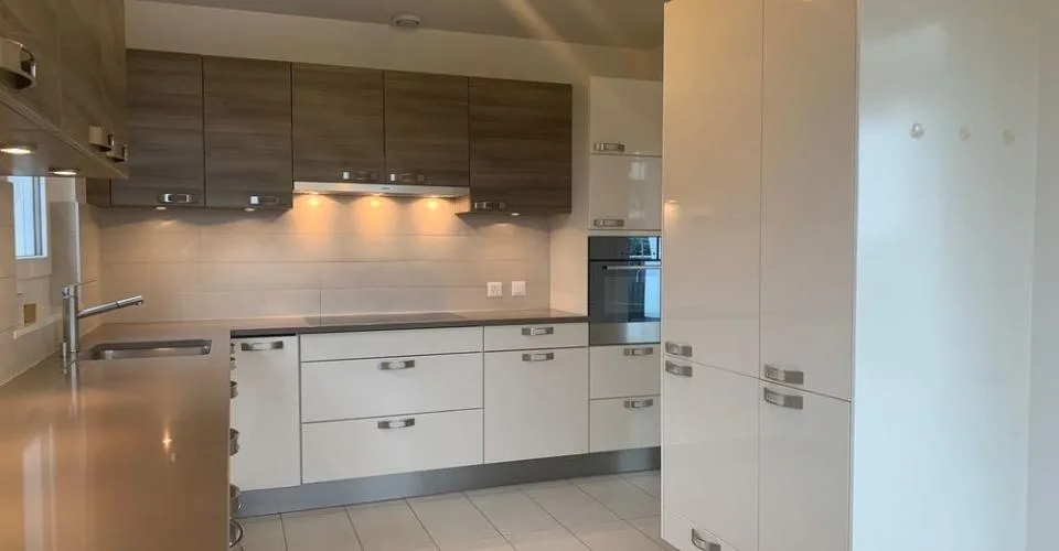 BEL ET GRAND APPARTEMENT EN ATTIQUE