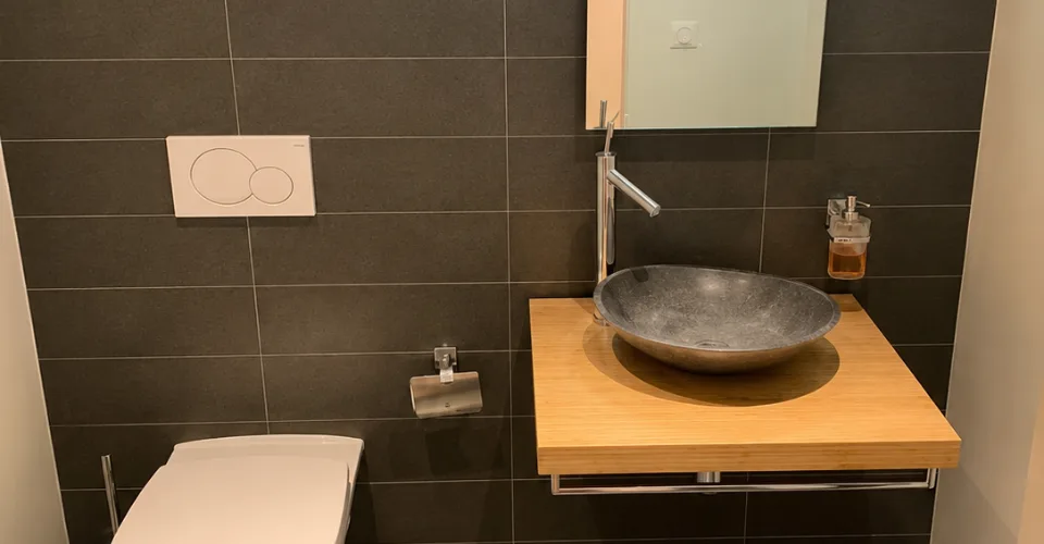 BEL ET GRAND APPARTEMENT EN ATTIQUE