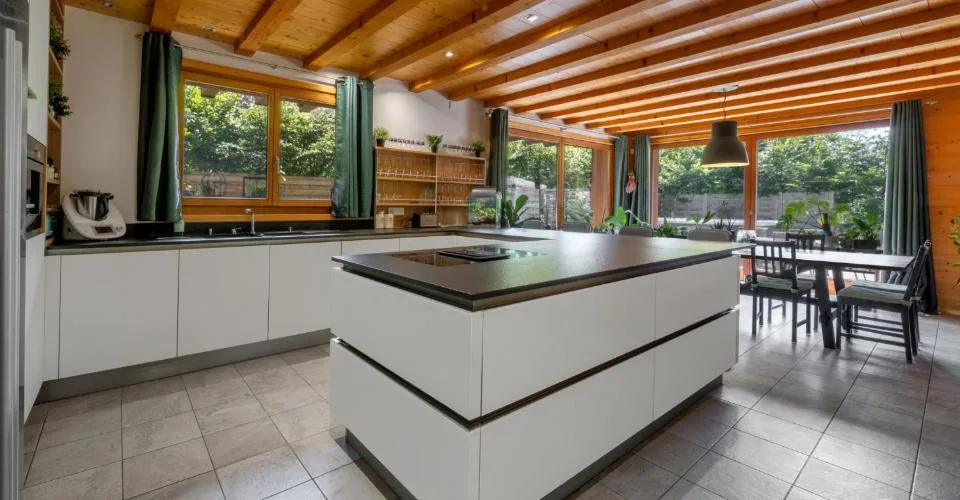 LES PACCOTS - MAGNIFIQUE CHALET DE 7.5 PIECES