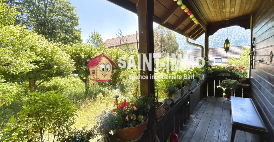 Charmant chalet avec dépendance, garage et jardin arboré sans vis-à-vis