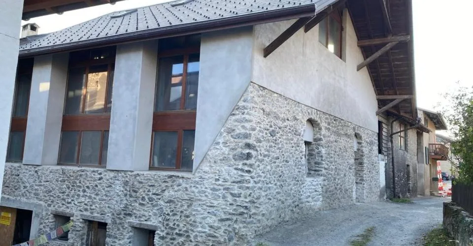Maison villageoise 7.5 pièces à Saint-Pierre-de-Clages de 237 m2