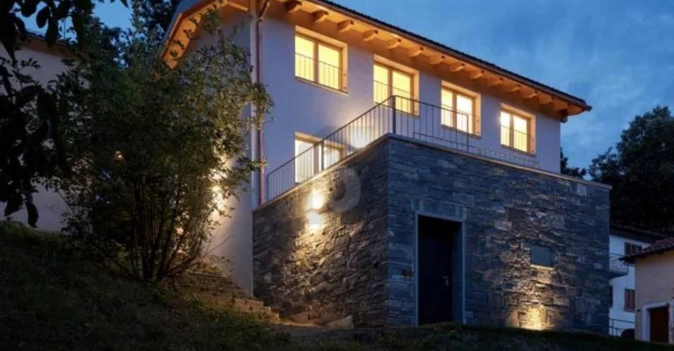 DI PREGIO, SOLEGGIATO E CON VISTA LIBERA