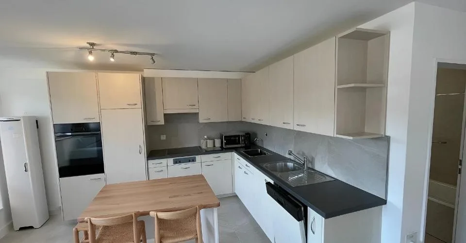 Spacieux 4.5 pièces de 108 m² avec ascenseur Au-dessus d’un espace commercial