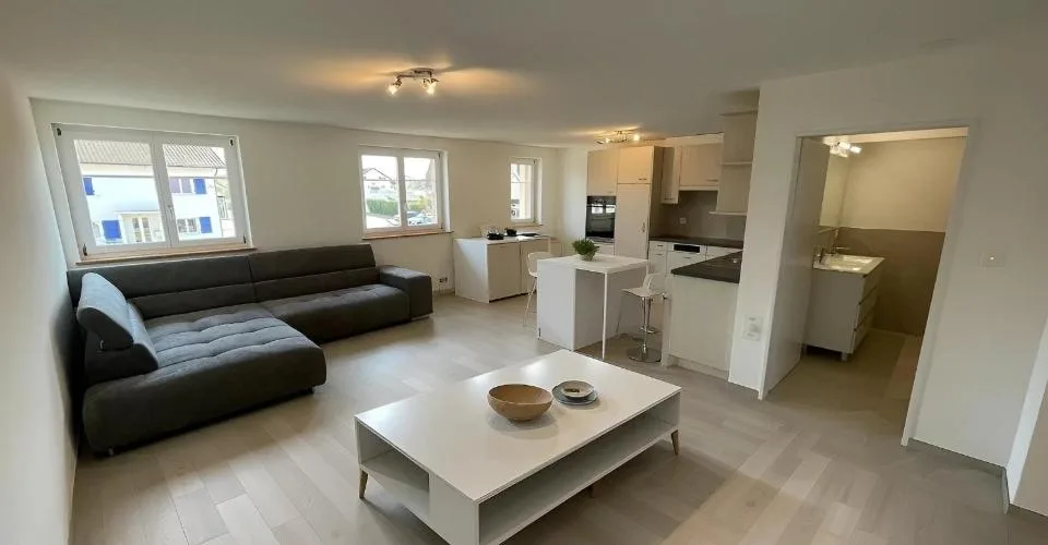 Spacieux 4.5 pièces de 108 m² avec ascenseur Au-dessus d’un espace commercial