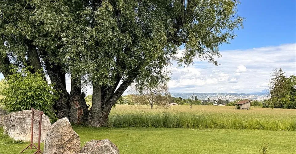 ENTRE MORGES ET LAUSANNE - MAISON RENOVEE AVEC PISCINE