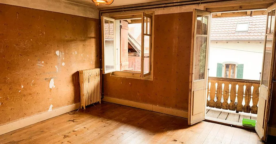OLLON - MAISON VILLAGEOISE AVEC GROS POTENTIEL